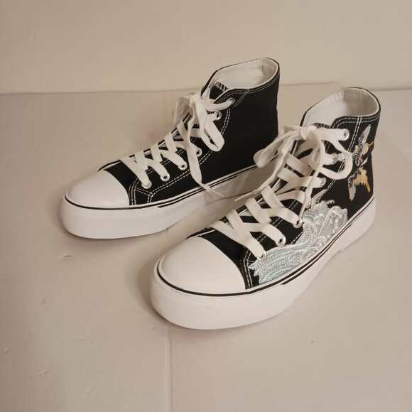 Black Embroidered Crane Bird Nature Scene High Top Sneakers Women’s Size 7 NWT - Picture 3 of 15
